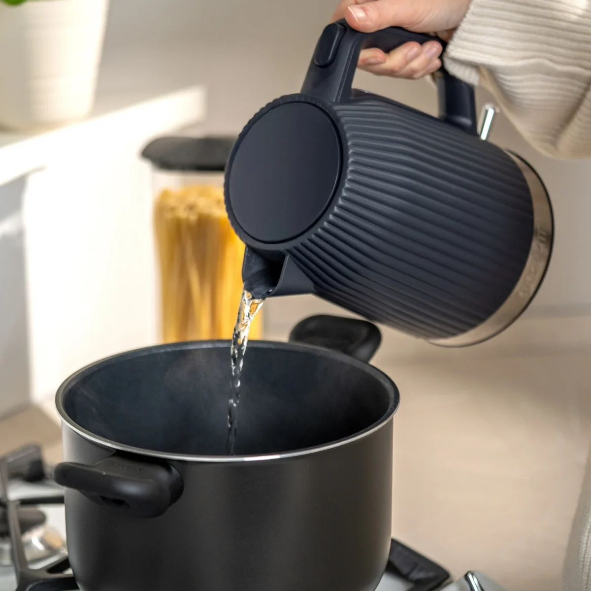 Guzzini Bollitore elettrico collezione Sous Chef colore Coal grey - immagine 5