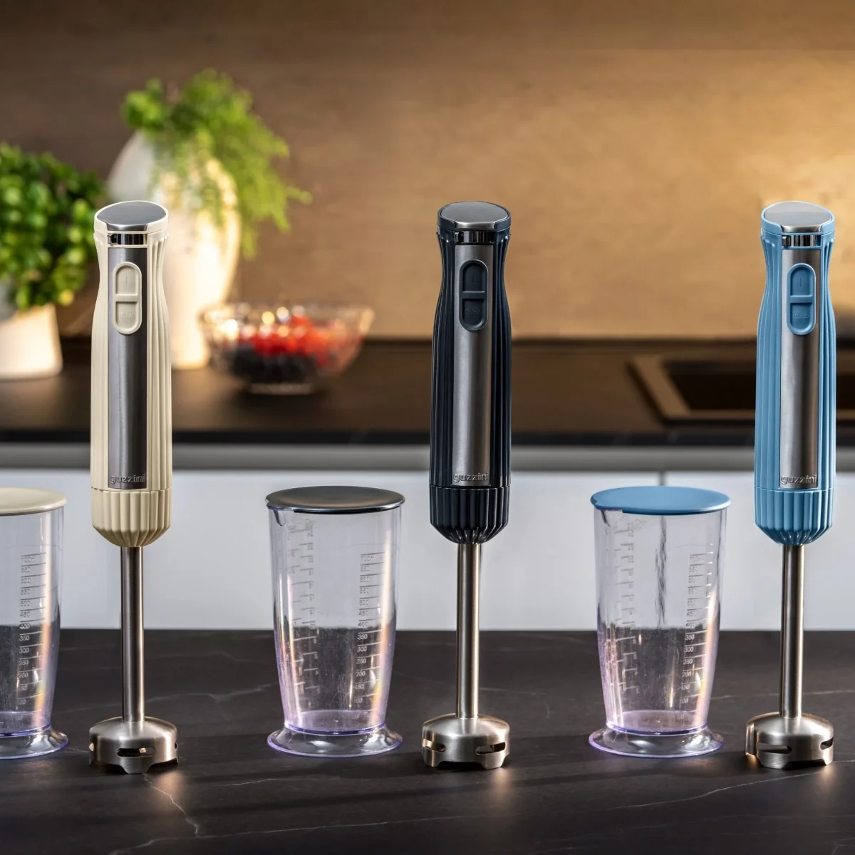 Guzzini Frullatore a immersione con bicchiere graduato con coperchio Sous Chef colore Navy blue - immagine 3