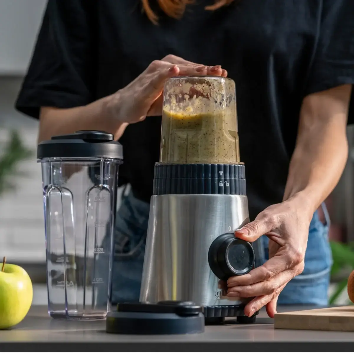 Guzzini Frullatore portatile on-the-go con bicchiere accessorio linea Sous Chef colore coal grey - immagine 3