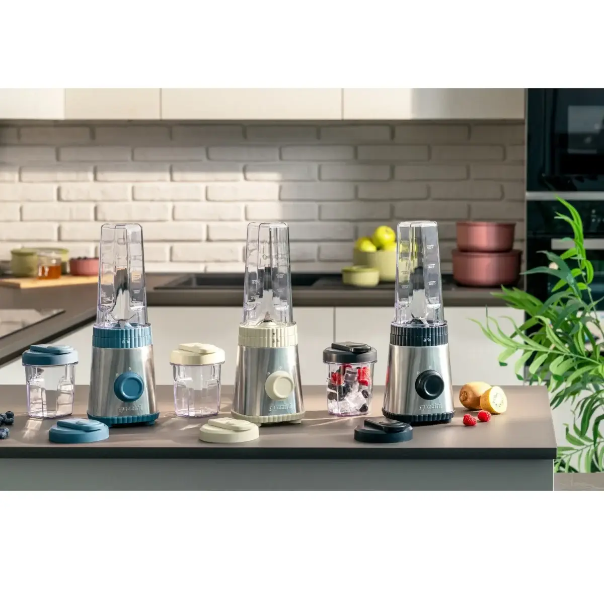Guzzini Frullatore portatile on-the-go con bicchiere accessorio linea Sous Chef colore Navy blue - immagine 6