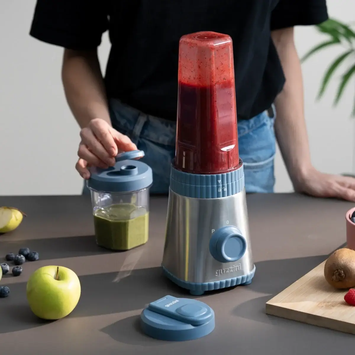 Guzzini Frullatore portatile on-the-go con bicchiere accessorio linea Sous Chef colore Navy blue - immagine 4
